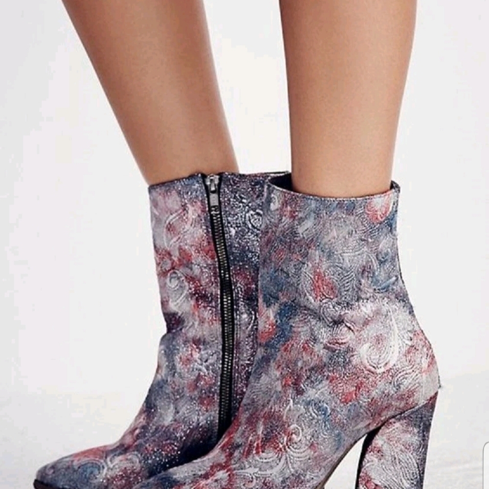 FREE PEOPLE FLORAL MYSTIC CHARMS HEEL WEDGES BOOTS BROCADE SIZE 38 EUC